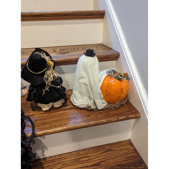 Four Halloween Figurines - 3 Witches and 1 ghosts - Picture 6 of 6